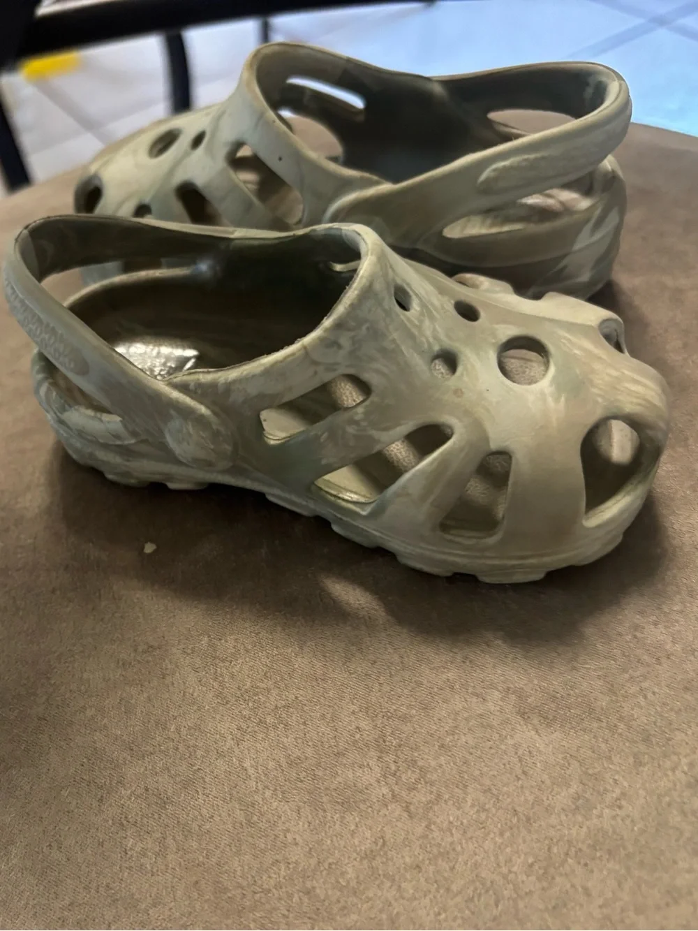 Size 5 Baby Deer camouflage slip on waterproof breathable Clog.  In EUC!